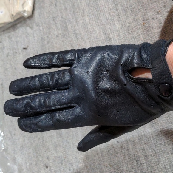 Accessories - 13. Vintage Black Bracelet Cuff Driving Gloves